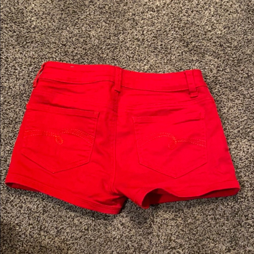 Red shorts - Picture 2 of 2